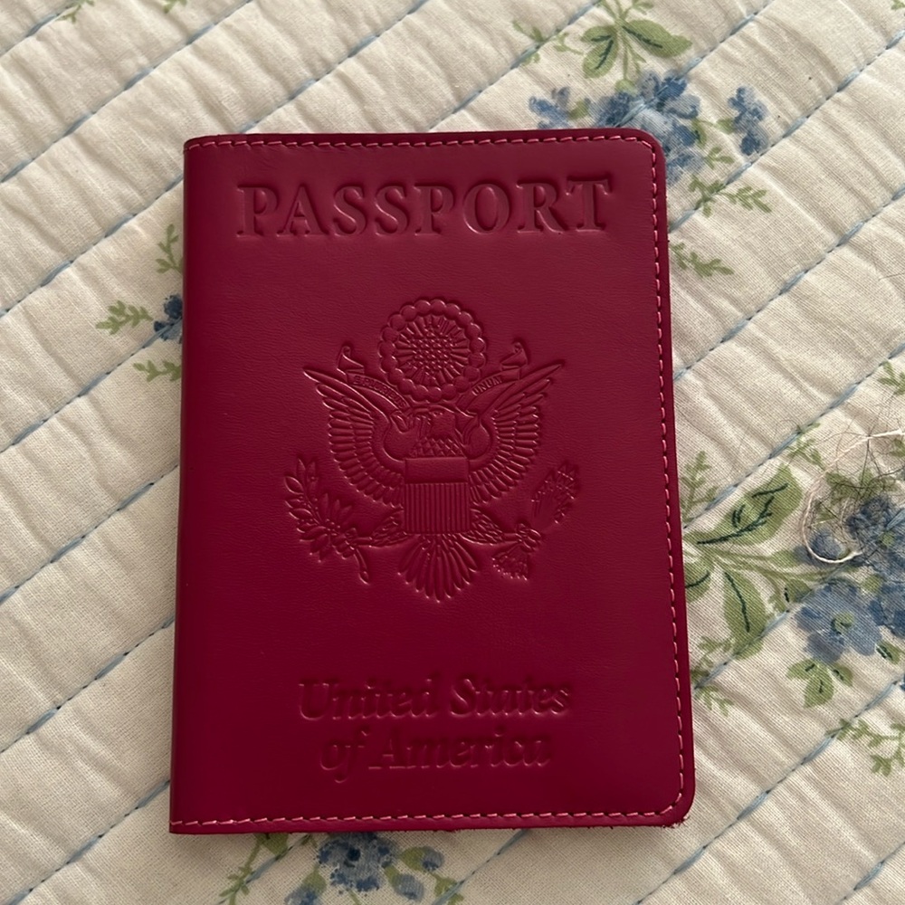 NWOT Shvigel leather US Passport holder